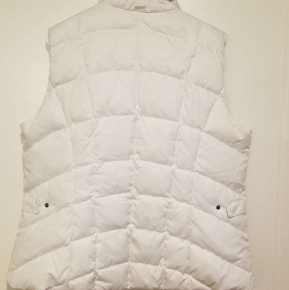 Eddie Bauer puffer vest NWT - Picture 2 of 5